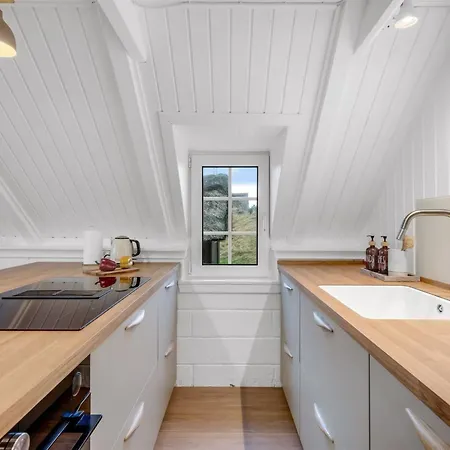 Gunhwat - 350m To The Fjord By Interhome *